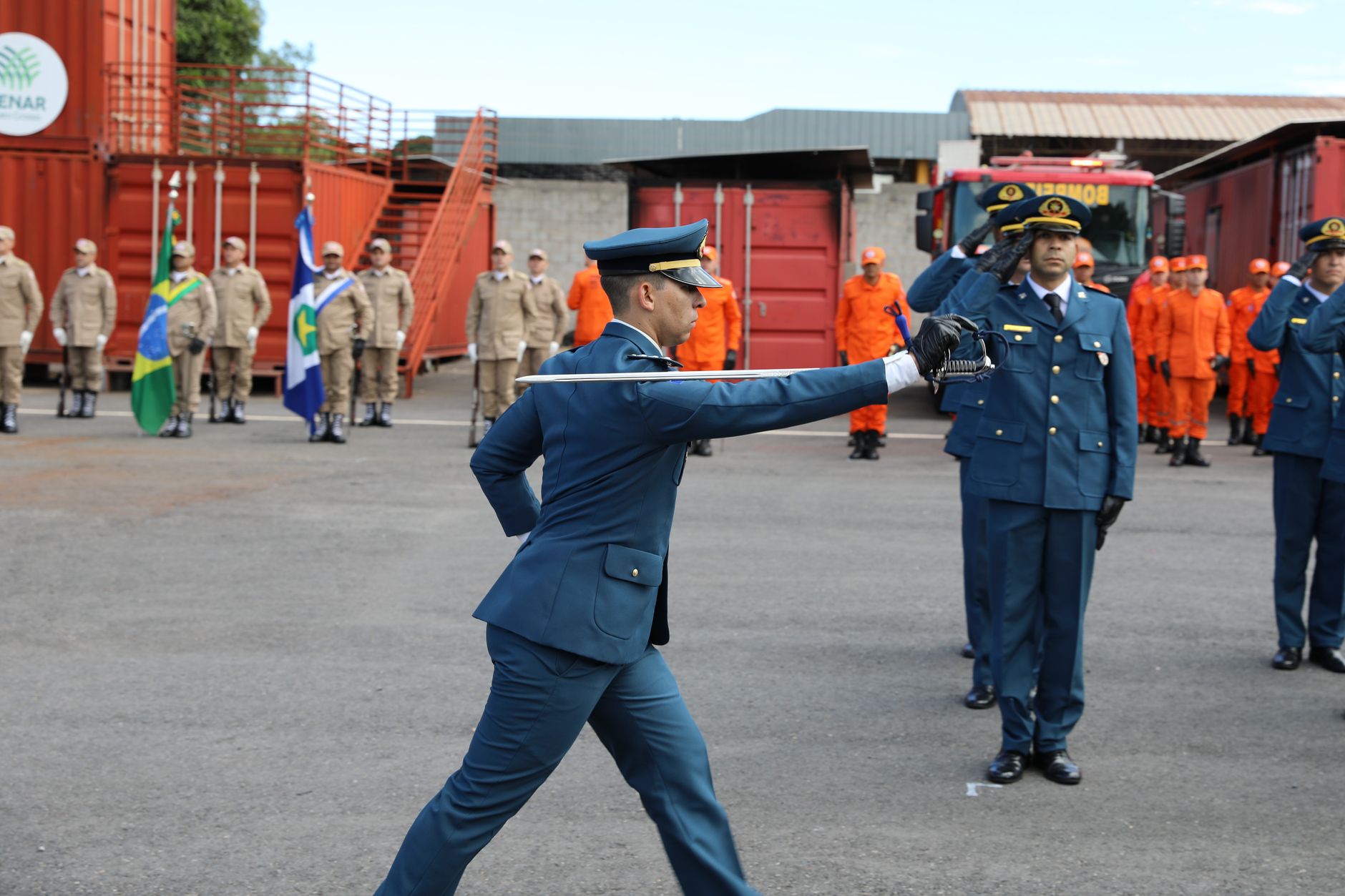 22Brasil Socorristas | Qual diferença de bombeiro civil e militar Official ceremony featuring military parade and firefighters in Mato Grosso, Brazil.