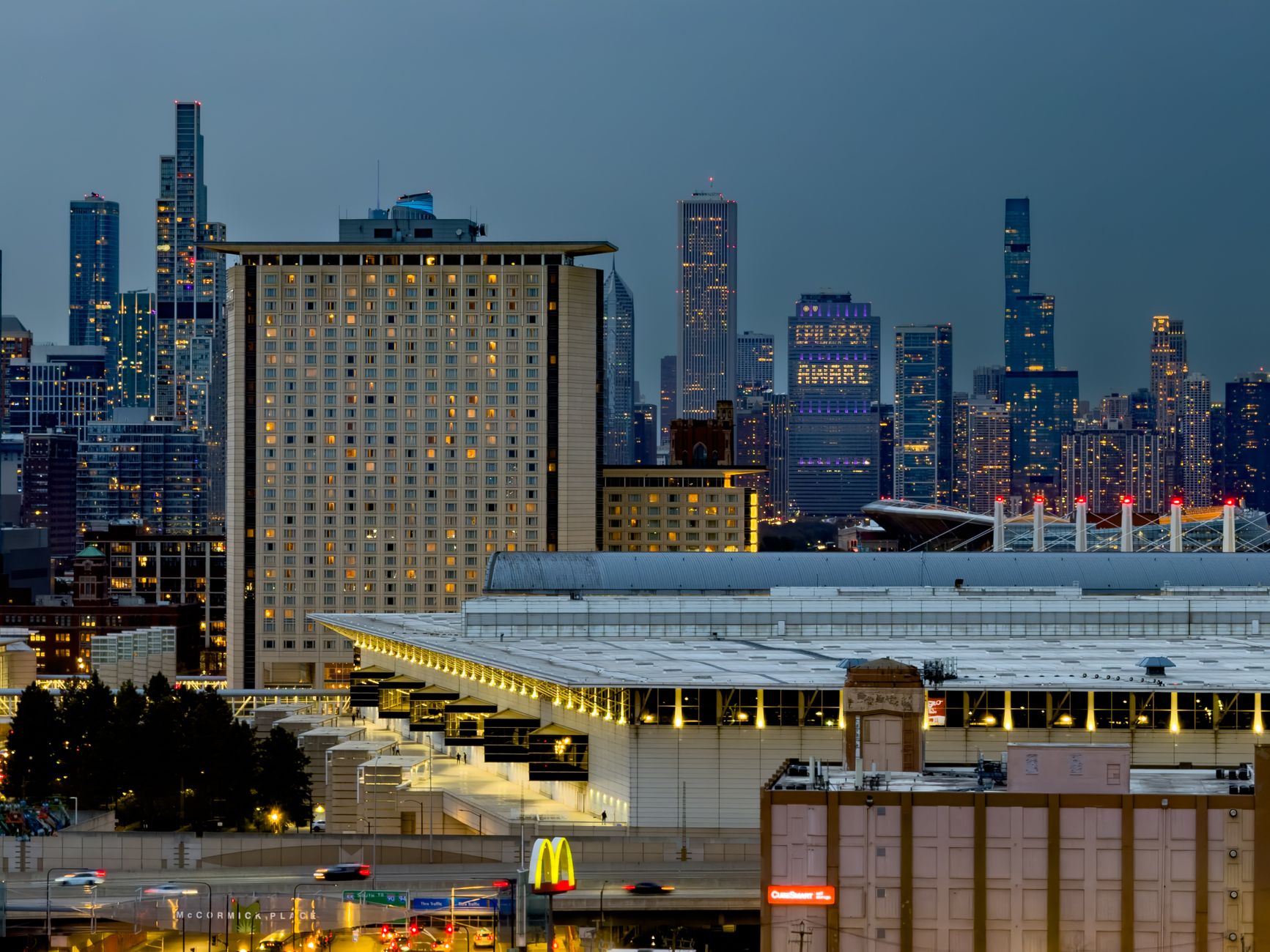 Stunning evening view of Chicago's skyline, featuring iconic buildings and vibrant city lights.