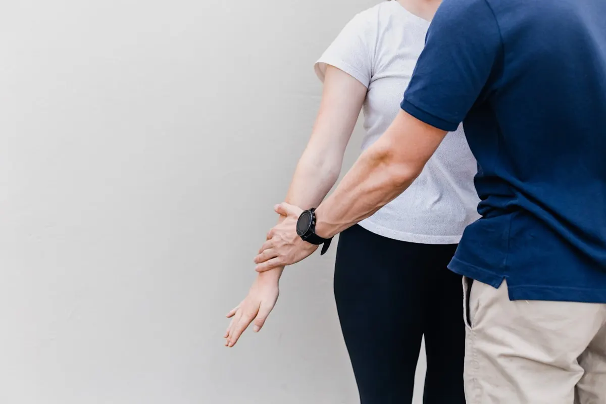 Como a manobra de heimlich deve ser realizada?
